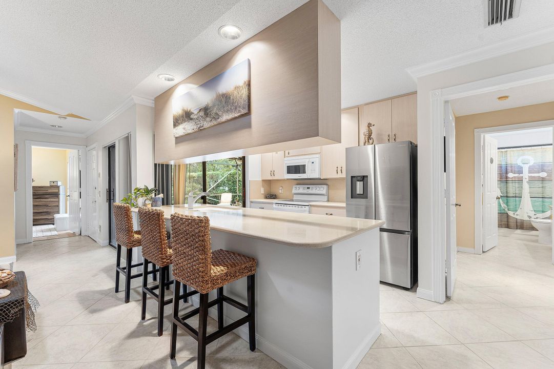 На продажу: $335,000 (2 спален, 2 ванн, 1128 Квадратных фут)