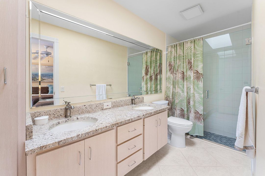 На продажу: $335,000 (2 спален, 2 ванн, 1128 Квадратных фут)