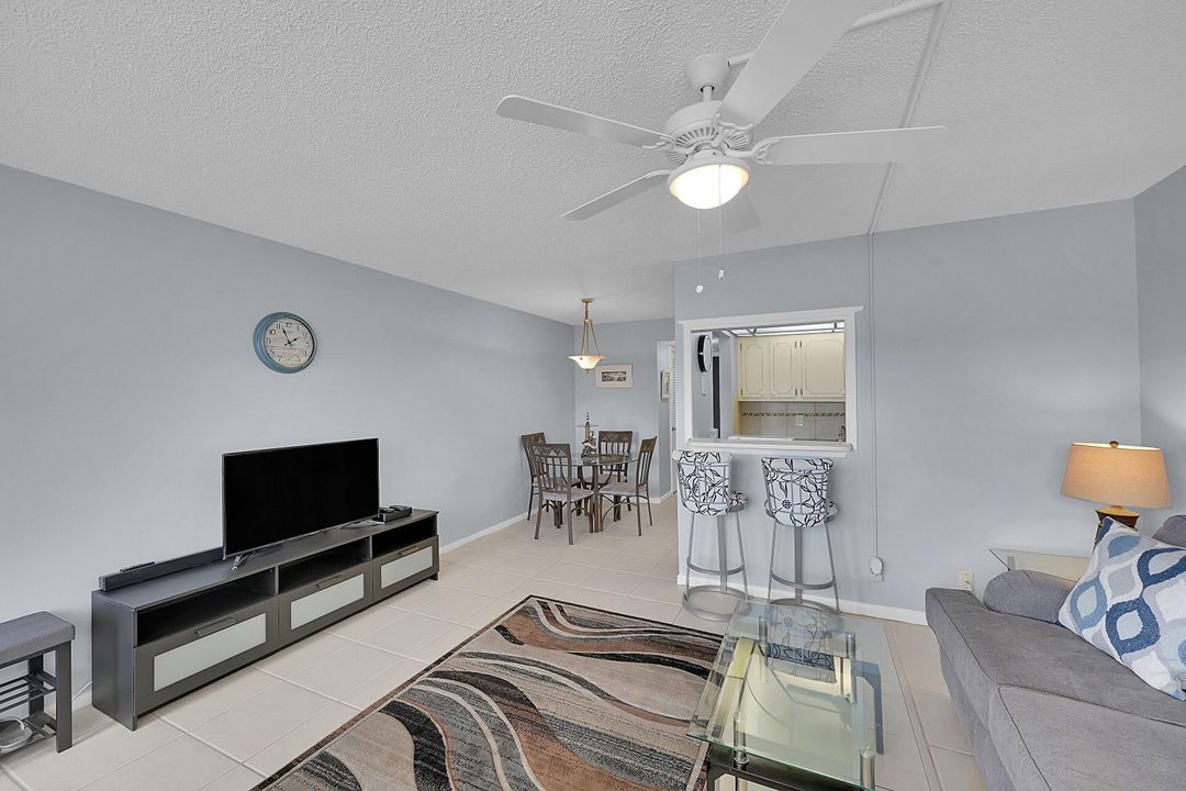 For Rent: $1,700 (1 beds, 1 baths, 593 Square Feet)