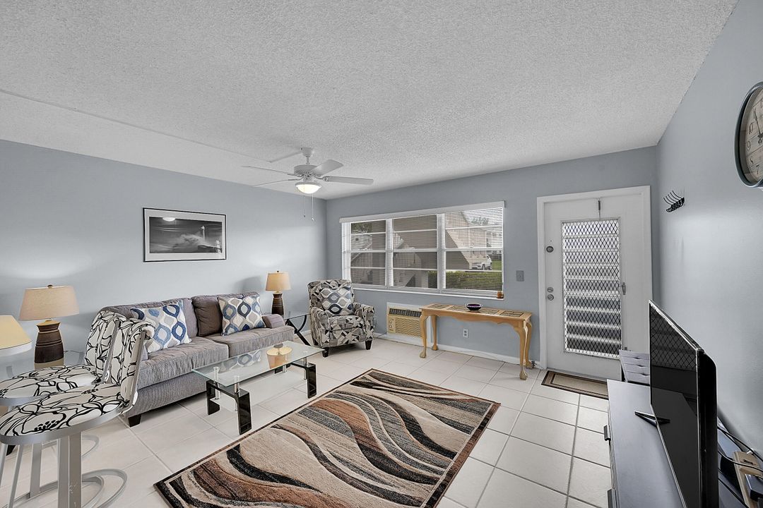 For Rent: $1,700 (1 beds, 1 baths, 593 Square Feet)