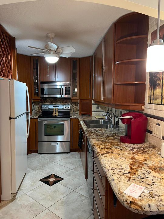 На продажу: $439,888 (2 спален, 2 ванн, 1064 Квадратных фут)