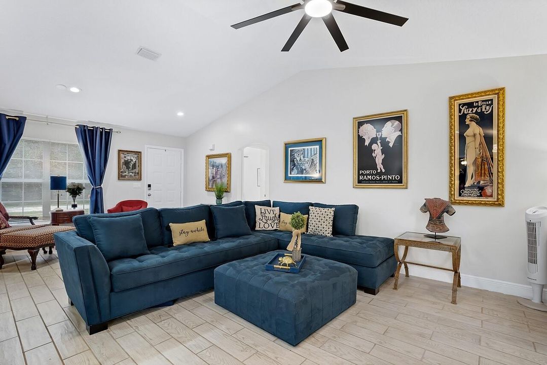 En Venta: $362,900 (3 camas, 2 baños, 1417 Pies cuadrados)