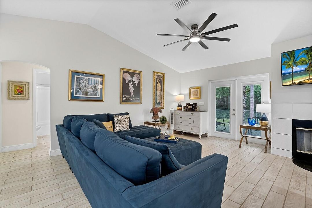 En Venta: $362,900 (3 camas, 2 baños, 1417 Pies cuadrados)