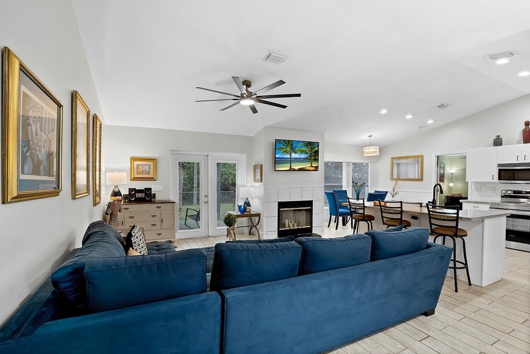 En Venta: $362,900 (3 camas, 2 baños, 1417 Pies cuadrados)