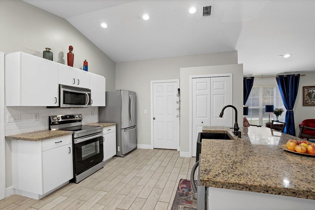 En Venta: $362,900 (3 camas, 2 baños, 1417 Pies cuadrados)