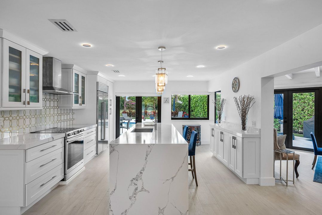 На продажу: $1,995,000 (3 спален, 2 ванн, 2450 Квадратных фут)