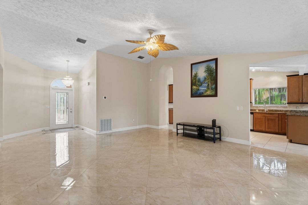 На продажу: $615,000 (3 спален, 2 ванн, 1693 Квадратных фут)