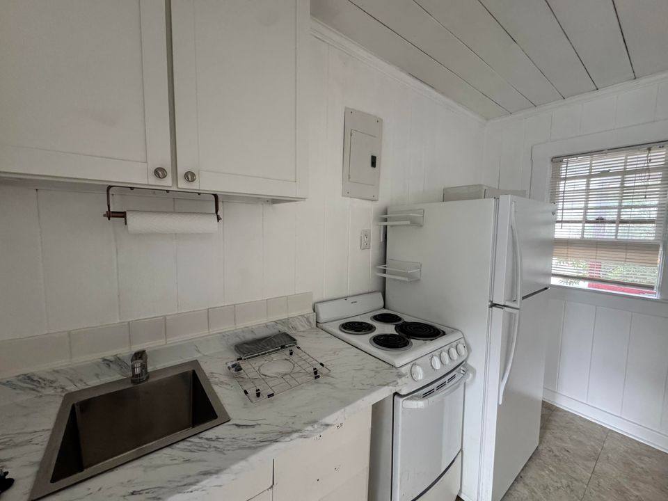 For Rent: $1,450 (1 beds, 1 baths, 500 Square Feet)