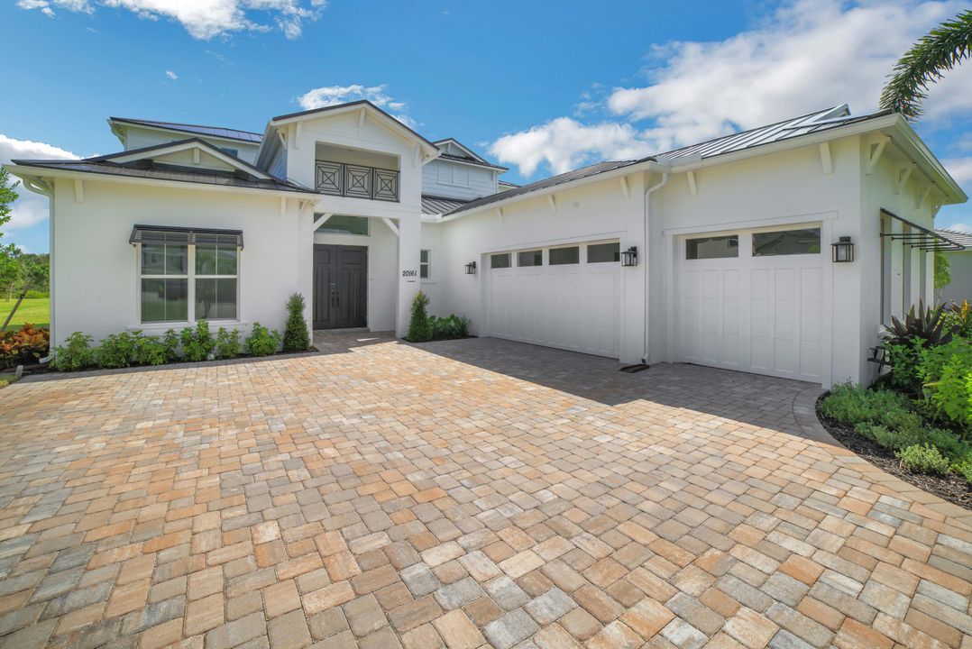 For Rent: $14,000 (5 beds, 4 baths, 3739 Square Feet)