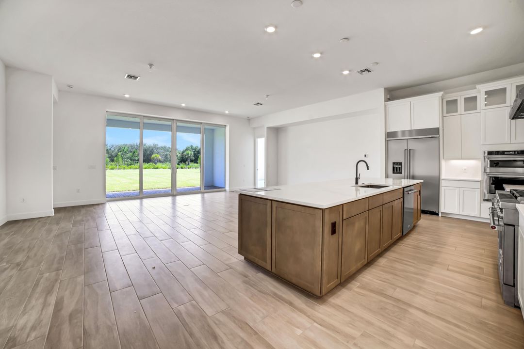 For Rent: $14,000 (5 beds, 4 baths, 3739 Square Feet)