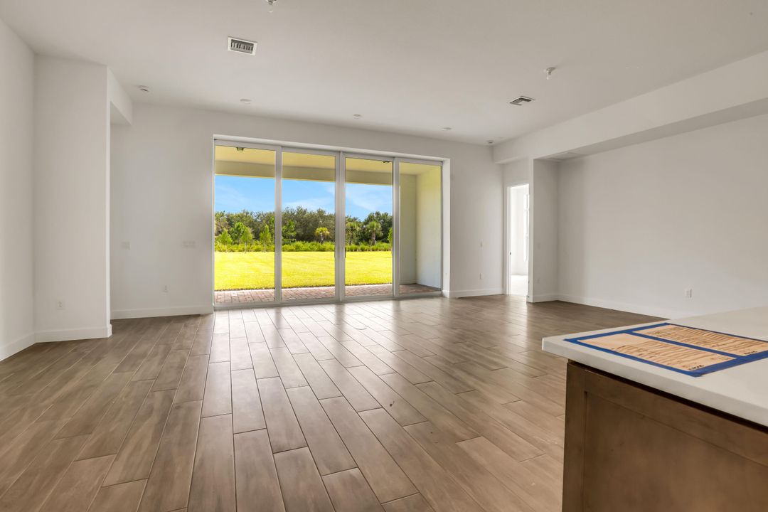 For Rent: $14,000 (5 beds, 4 baths, 3739 Square Feet)