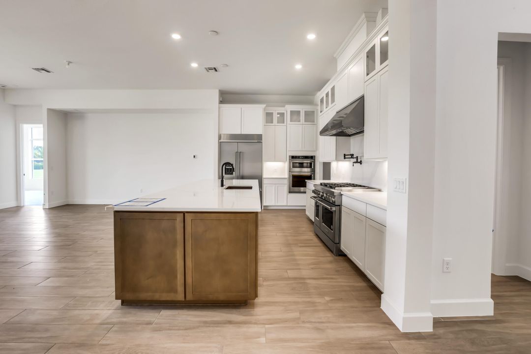 For Rent: $14,000 (5 beds, 4 baths, 3739 Square Feet)