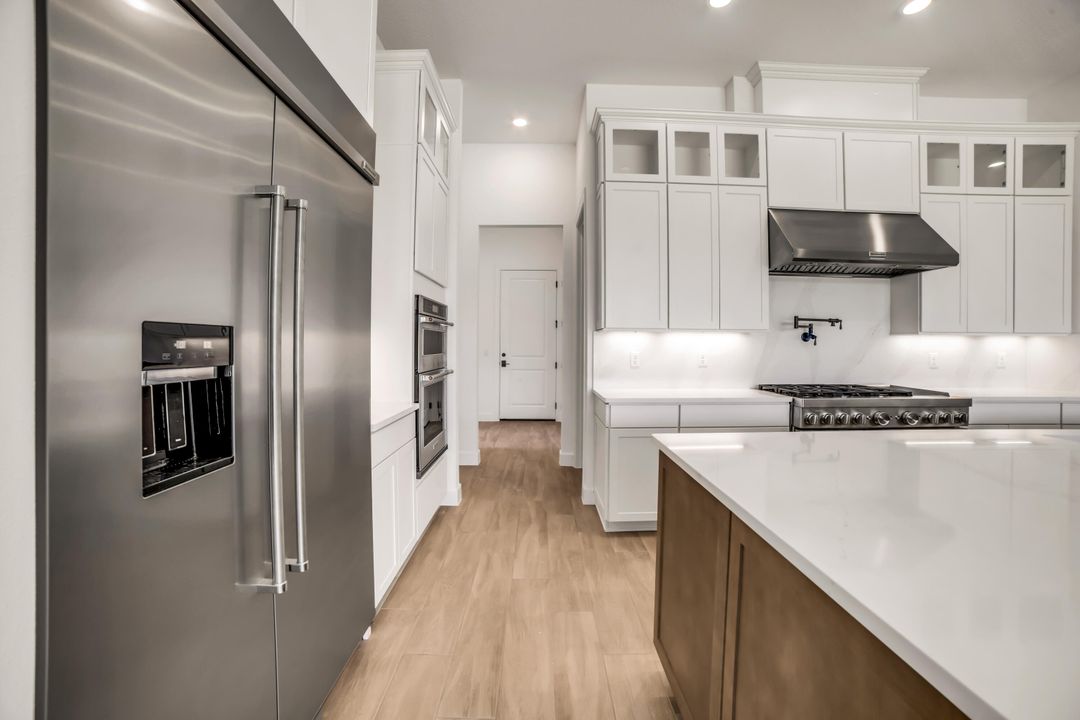 For Rent: $14,000 (5 beds, 4 baths, 3739 Square Feet)