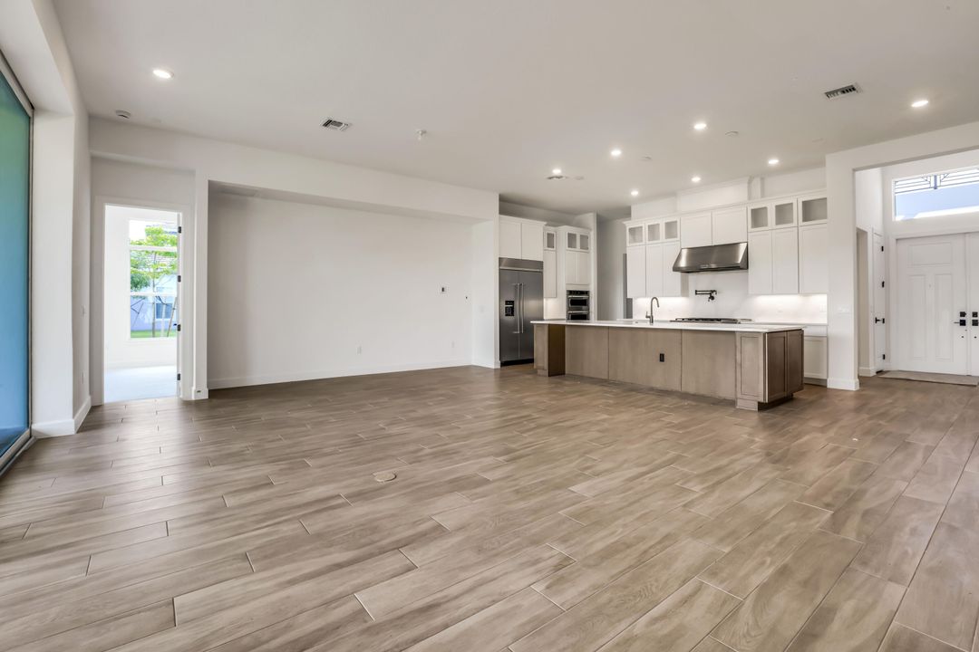 For Rent: $14,000 (5 beds, 4 baths, 3739 Square Feet)