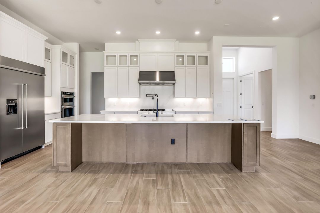 For Rent: $14,000 (5 beds, 4 baths, 3739 Square Feet)