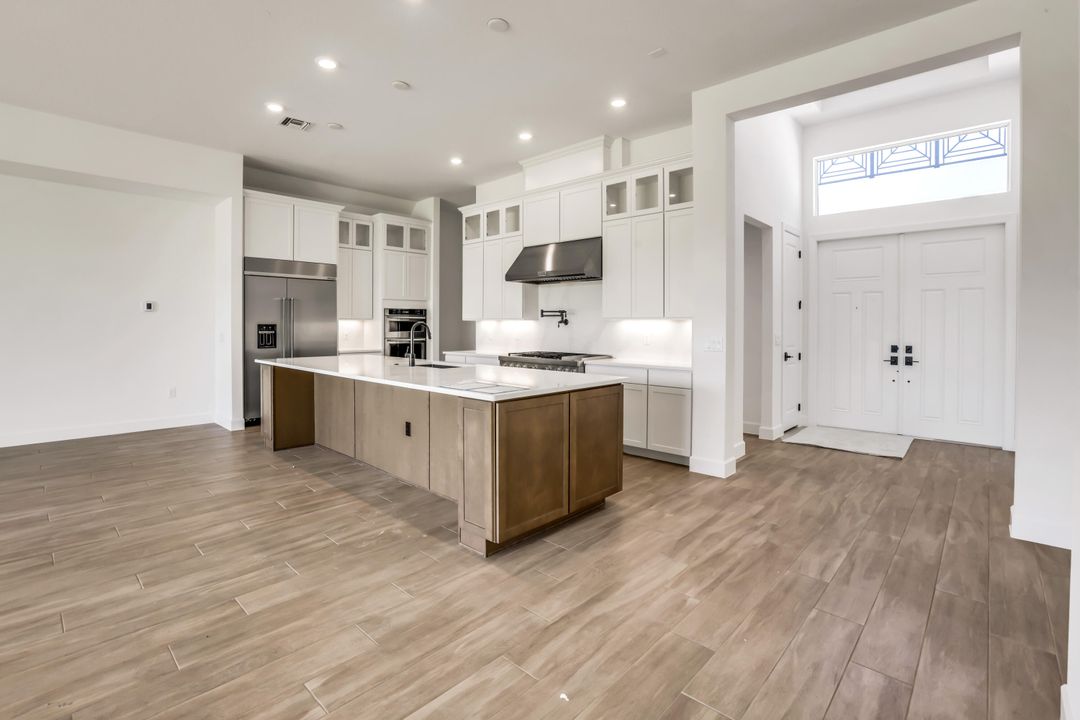 For Rent: $14,000 (5 beds, 4 baths, 3739 Square Feet)