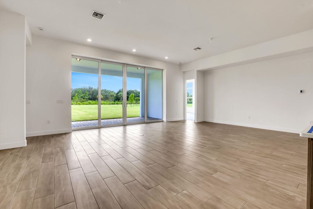 For Rent: $14,000 (5 beds, 4 baths, 3739 Square Feet)