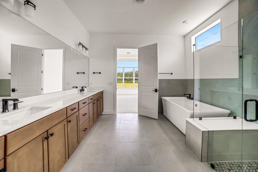 For Rent: $14,000 (5 beds, 4 baths, 3739 Square Feet)