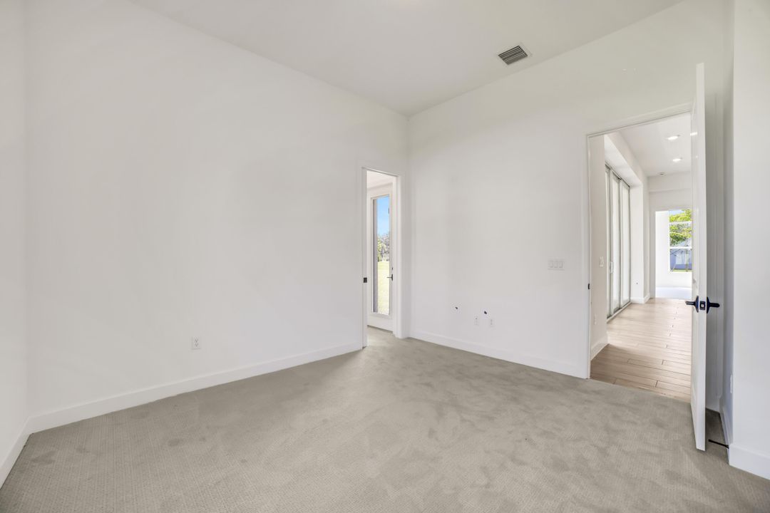 For Rent: $14,000 (5 beds, 4 baths, 3739 Square Feet)