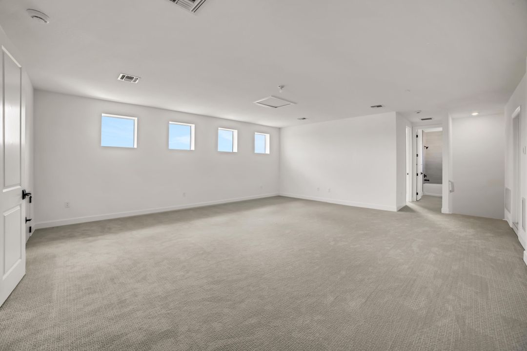 For Rent: $14,000 (5 beds, 4 baths, 3739 Square Feet)