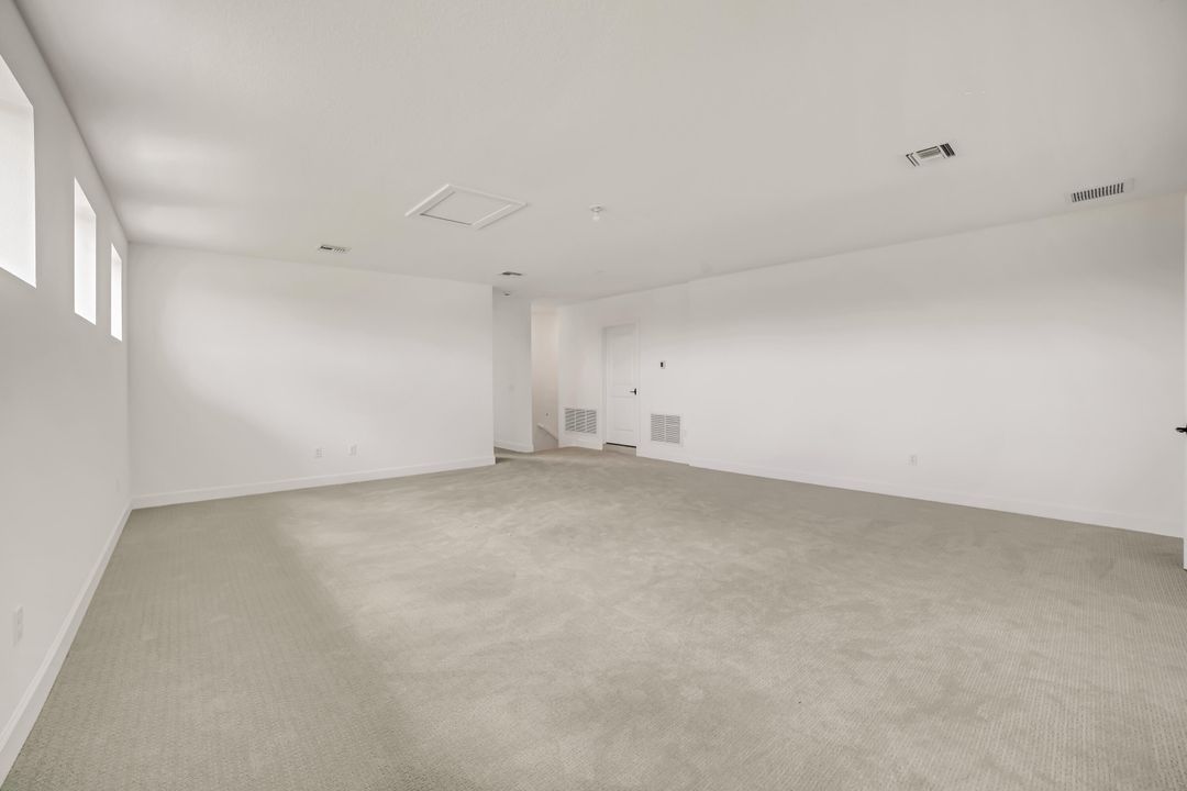 For Rent: $14,000 (5 beds, 4 baths, 3739 Square Feet)