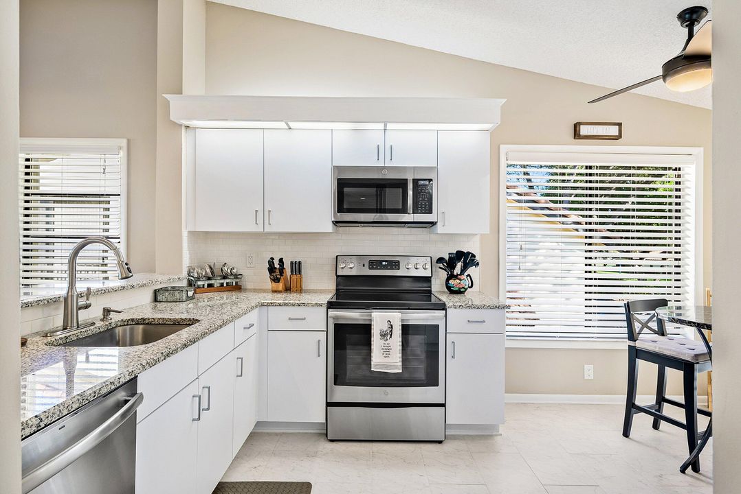 На продажу: $319,000 (3 спален, 2 ванн, 1648 Квадратных фут)