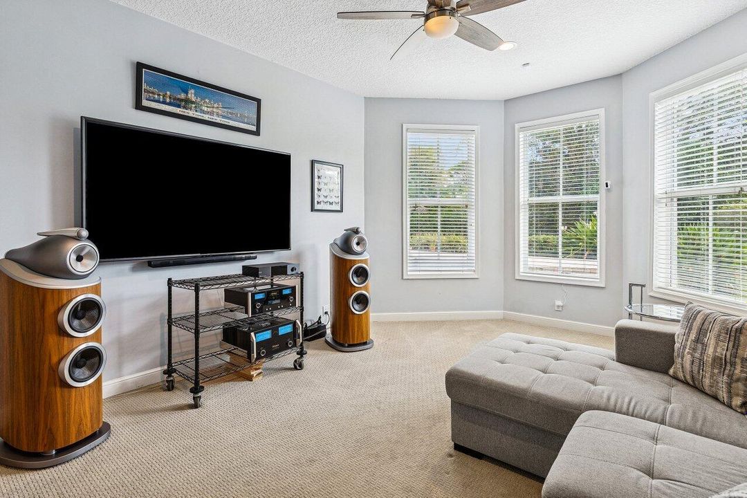 待售: $3,325,000 (6 贝兹, 4 浴室, 4763 平方英尺)