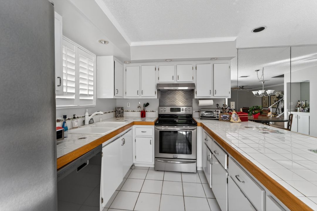 For Rent: $4,875 (2 beds, 2 baths, 1470 Square Feet)