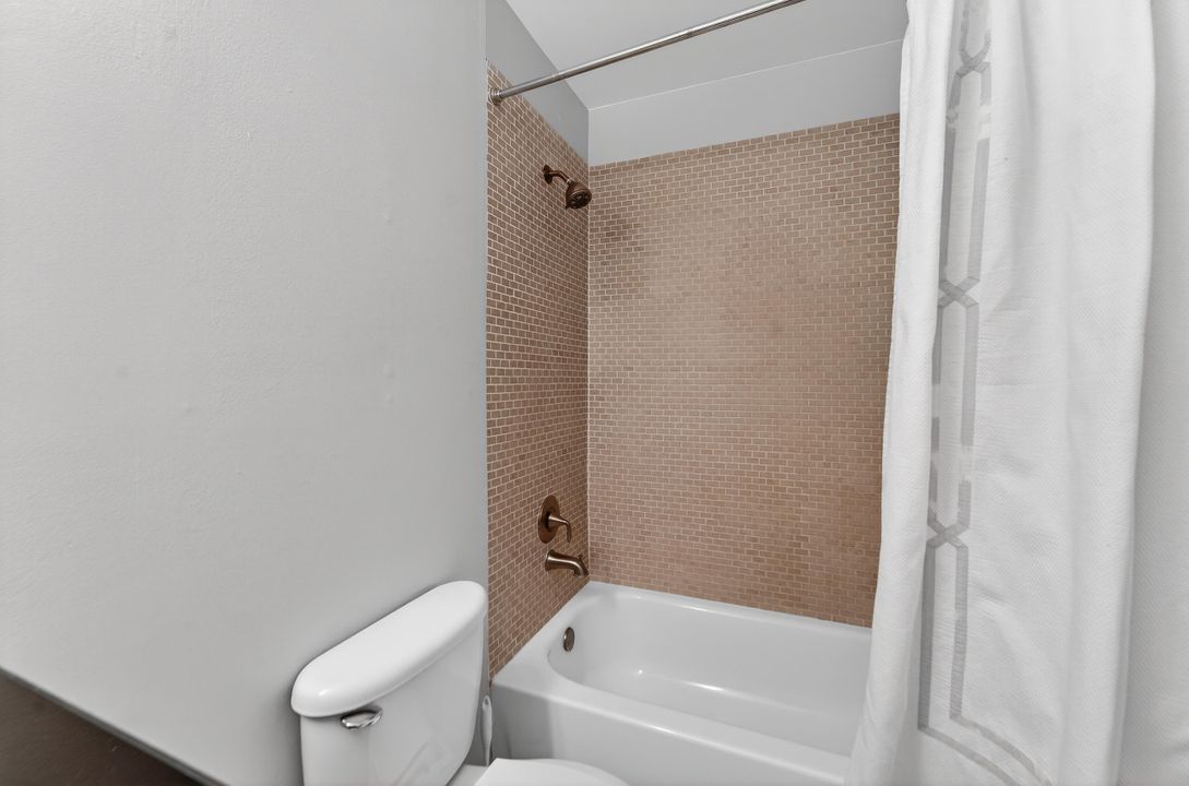 For Rent: $4,875 (2 beds, 2 baths, 1470 Square Feet)