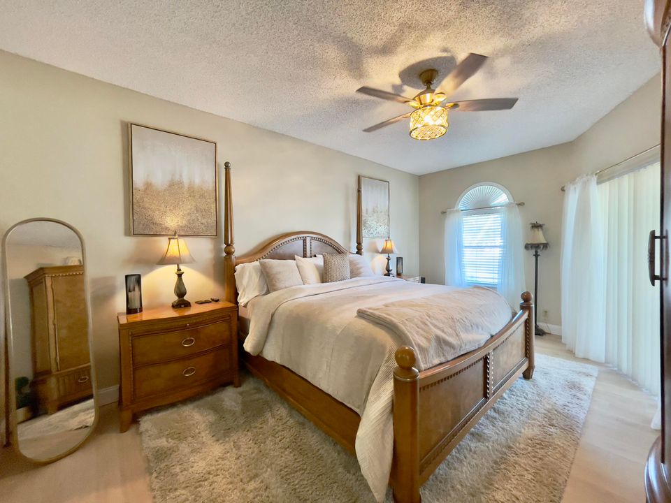 For Rent: $3,200 (2 beds, 2 baths, 1250 Square Feet)