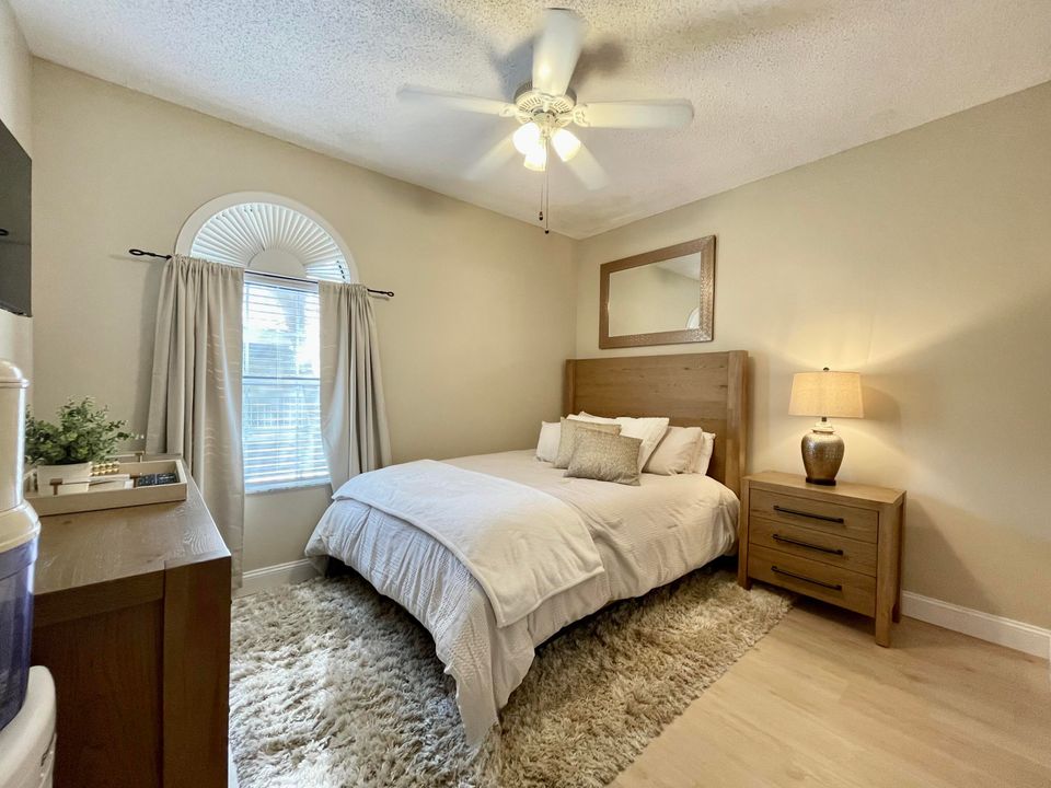 For Rent: $3,200 (2 beds, 2 baths, 1250 Square Feet)