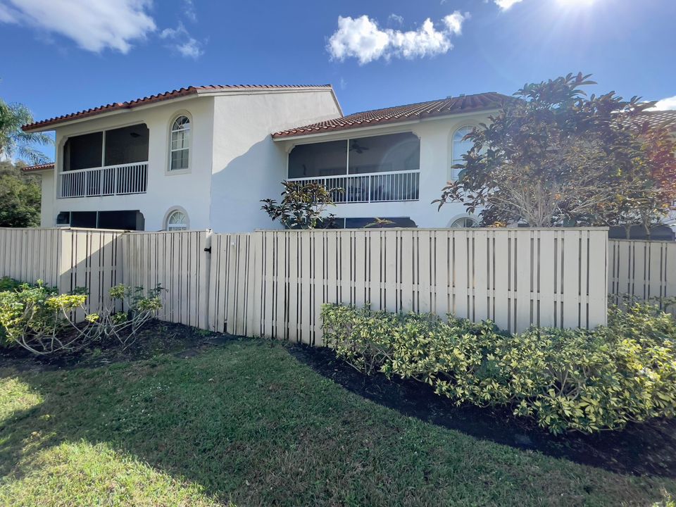 For Rent: $3,200 (2 beds, 2 baths, 1250 Square Feet)