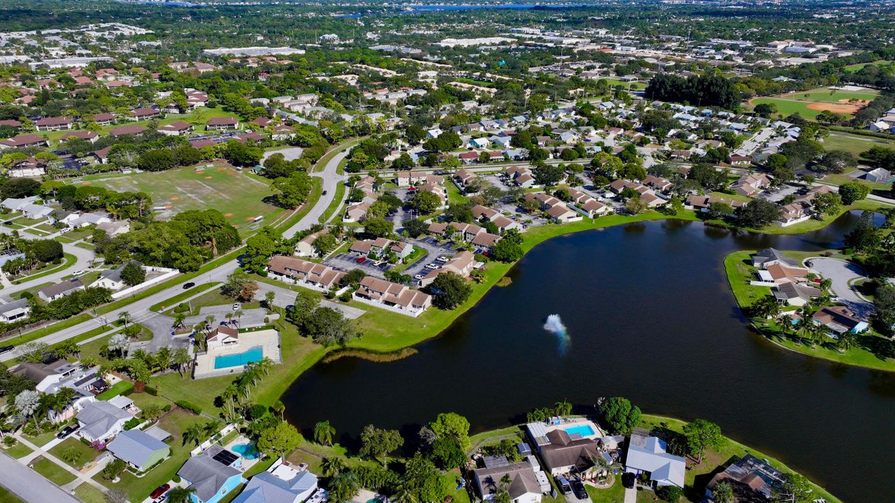 For Rent: $2,400 (2 beds, 2 baths, 1092 Square Feet)