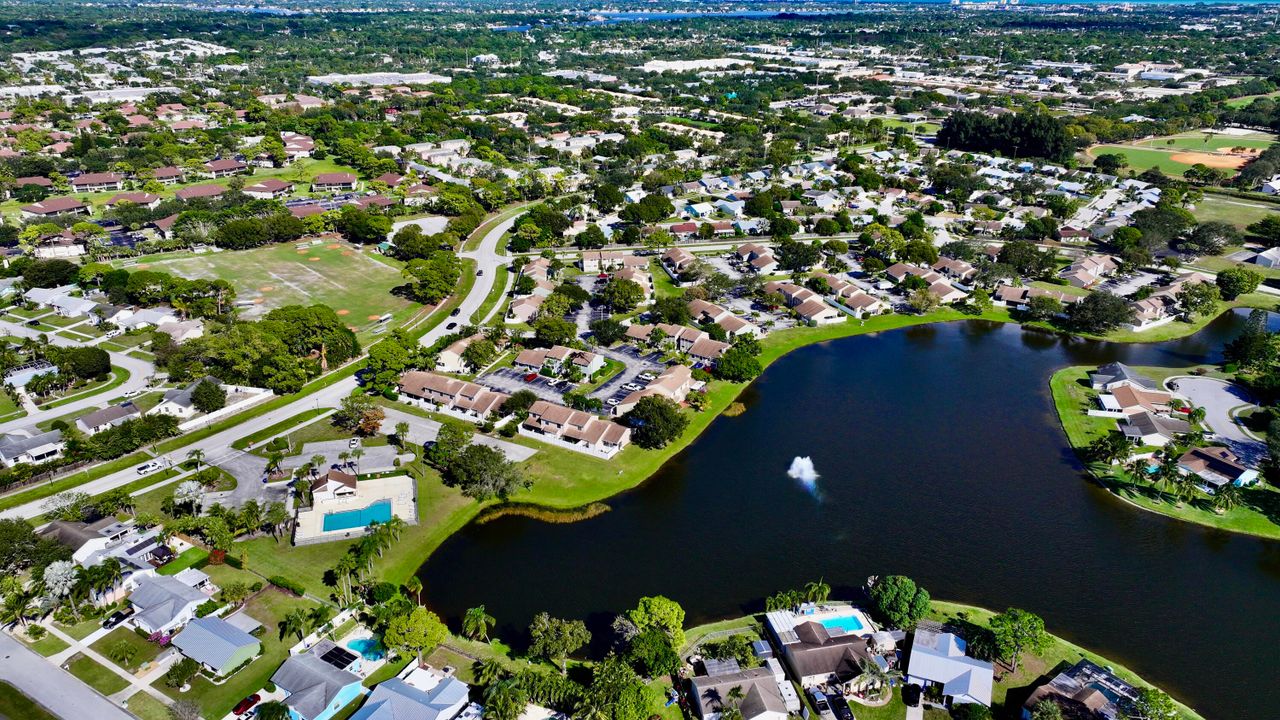 For Rent: $2,400 (2 beds, 2 baths, 1092 Square Feet)