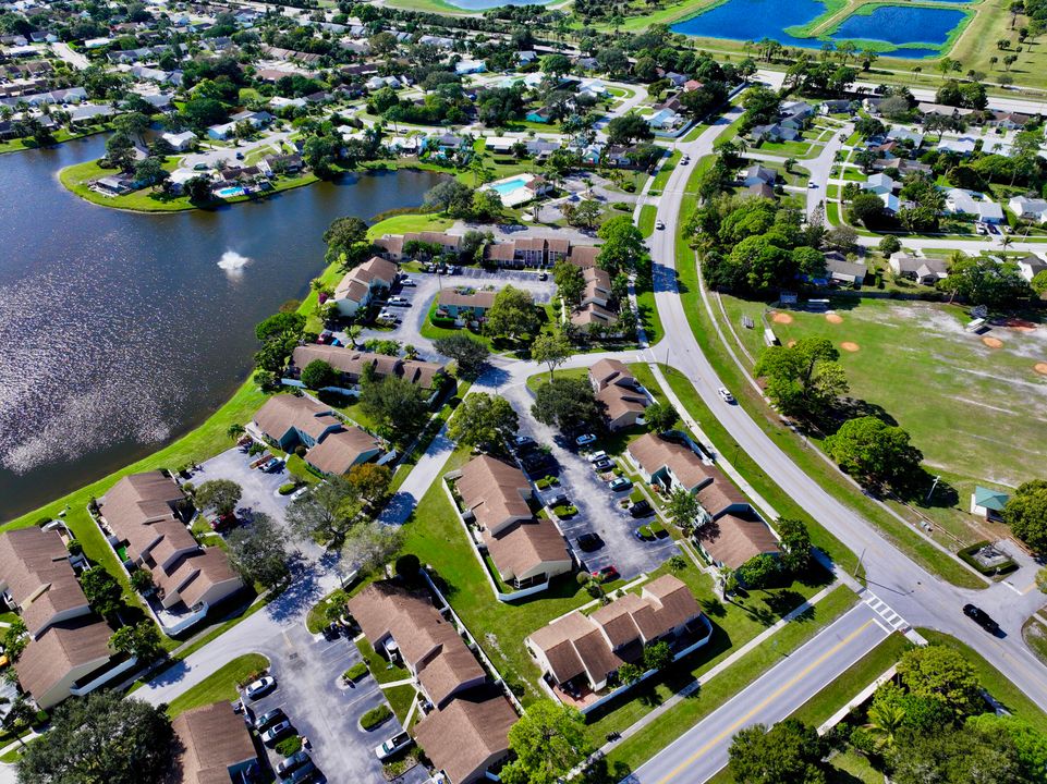 For Rent: $2,400 (2 beds, 2 baths, 1092 Square Feet)