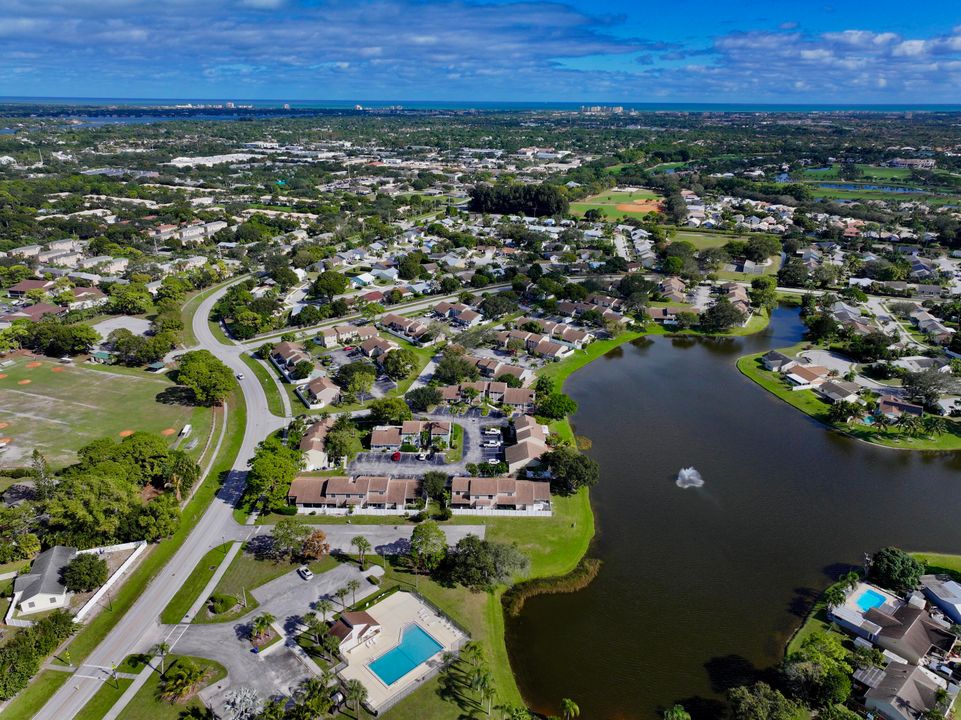 For Rent: $2,400 (2 beds, 2 baths, 1092 Square Feet)