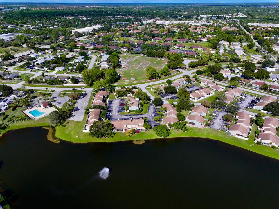 For Rent: $2,400 (2 beds, 2 baths, 1092 Square Feet)