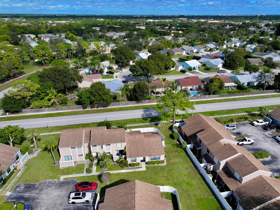 For Rent: $2,400 (2 beds, 2 baths, 1092 Square Feet)