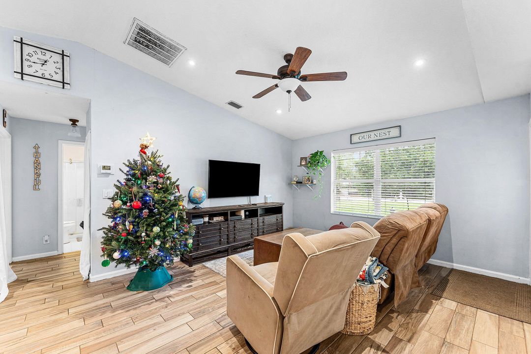 En Venta: $524,999 (3 camas, 1 baños, 1374 Pies cuadrados)