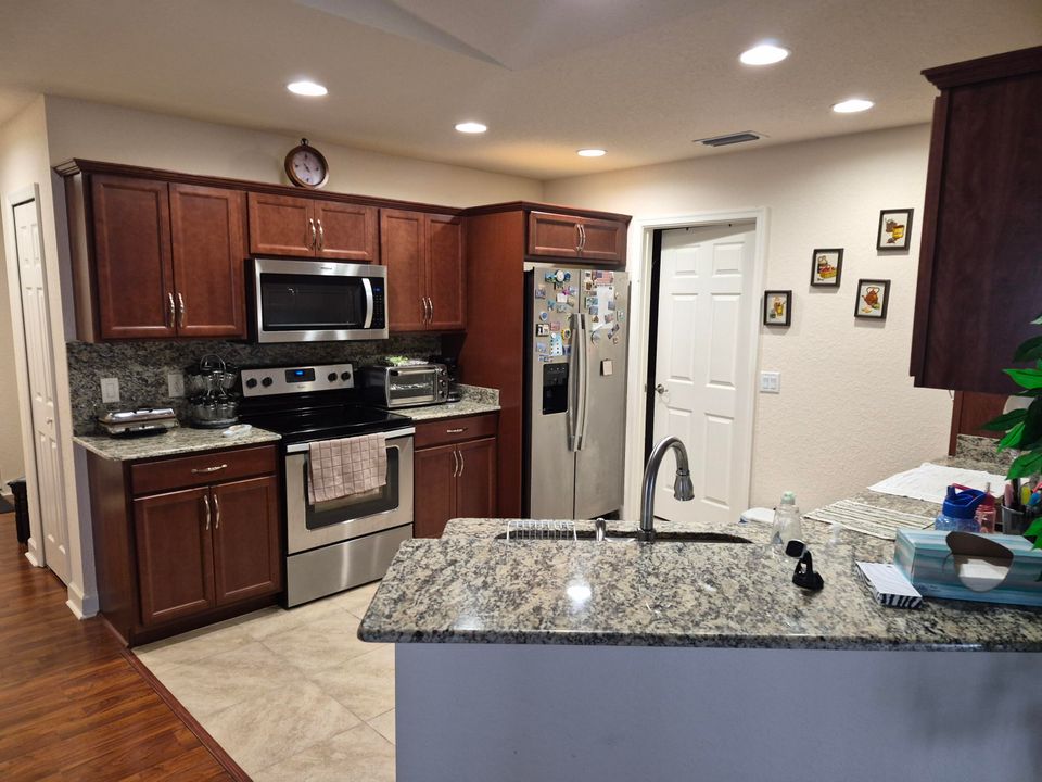 待售: $229,000 (2 贝兹, 2 浴室, 1451 平方英尺)