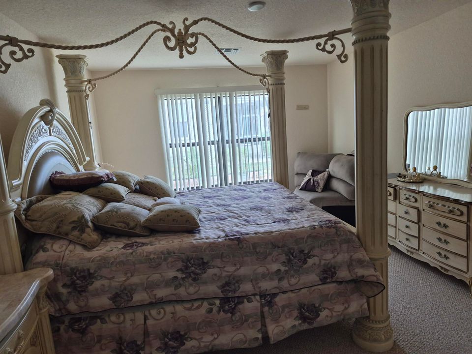 待售: $229,000 (2 贝兹, 2 浴室, 1451 平方英尺)