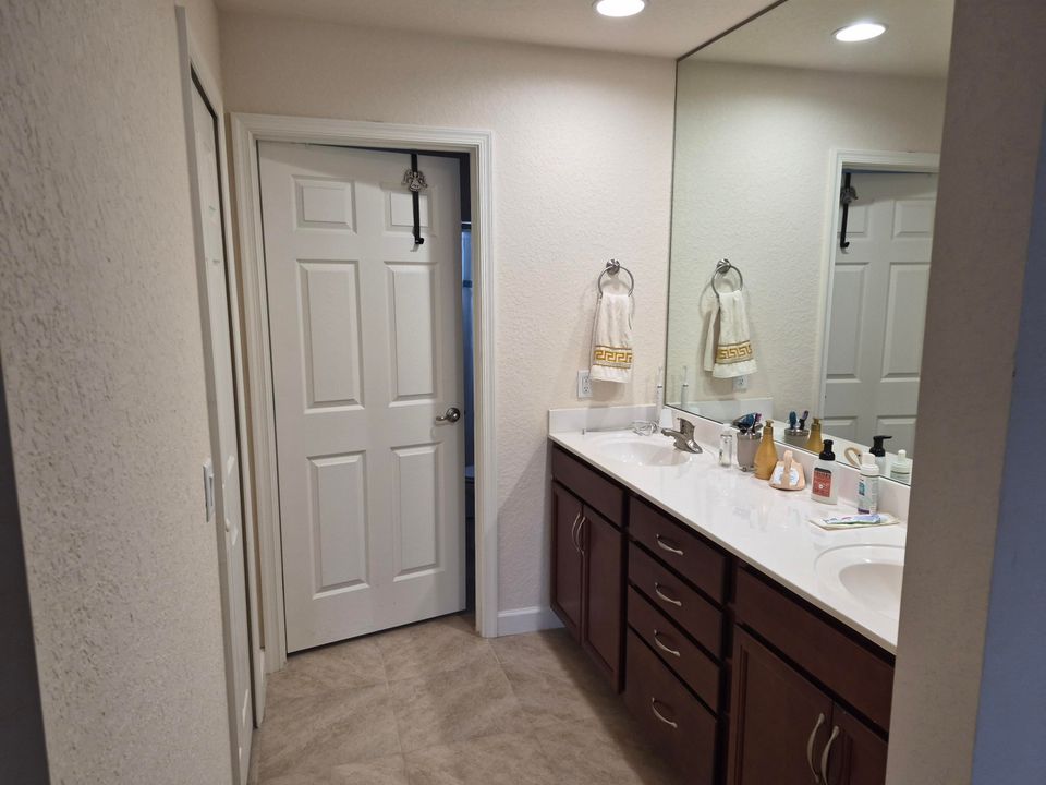 待售: $229,000 (2 贝兹, 2 浴室, 1451 平方英尺)