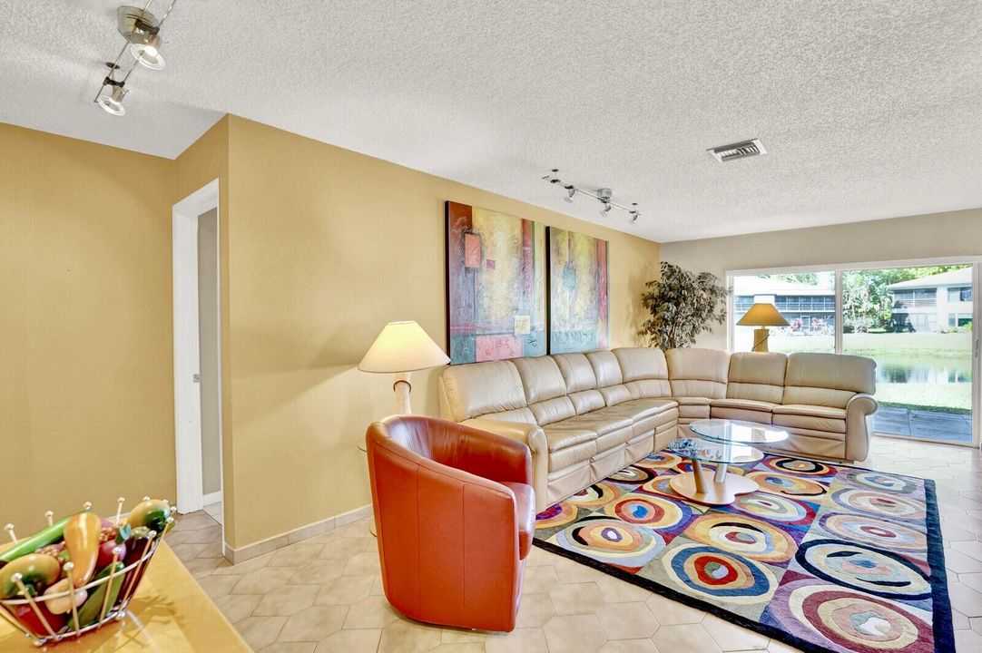 待售: $240,000 (3 贝兹, 2 浴室, 1441 平方英尺)