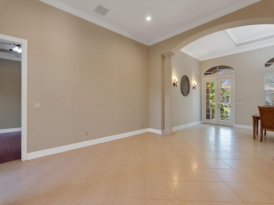 For Sale: $499,900 (3 beds, 3 baths, 2447 Square Feet)