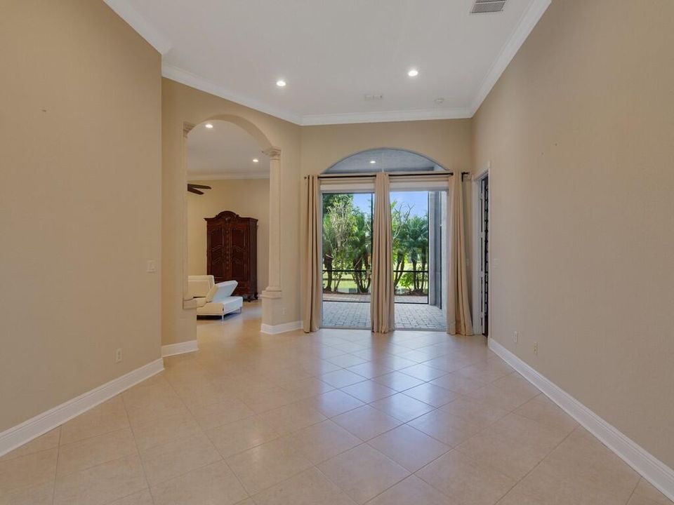 For Sale: $499,900 (3 beds, 3 baths, 2447 Square Feet)