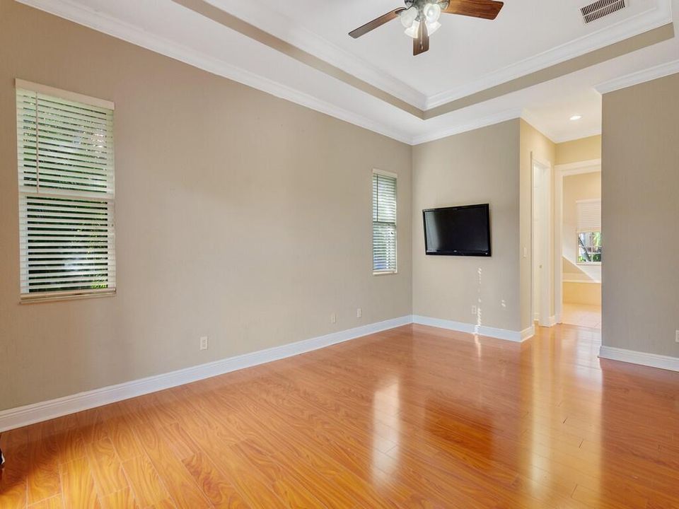 For Sale: $499,900 (3 beds, 3 baths, 2447 Square Feet)