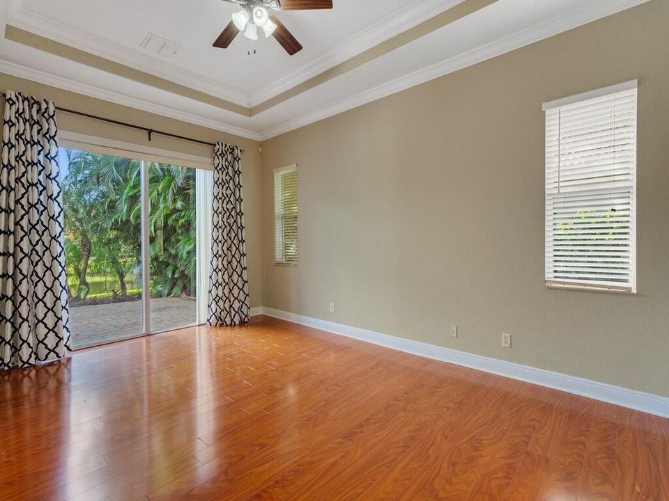 For Sale: $499,900 (3 beds, 3 baths, 2447 Square Feet)