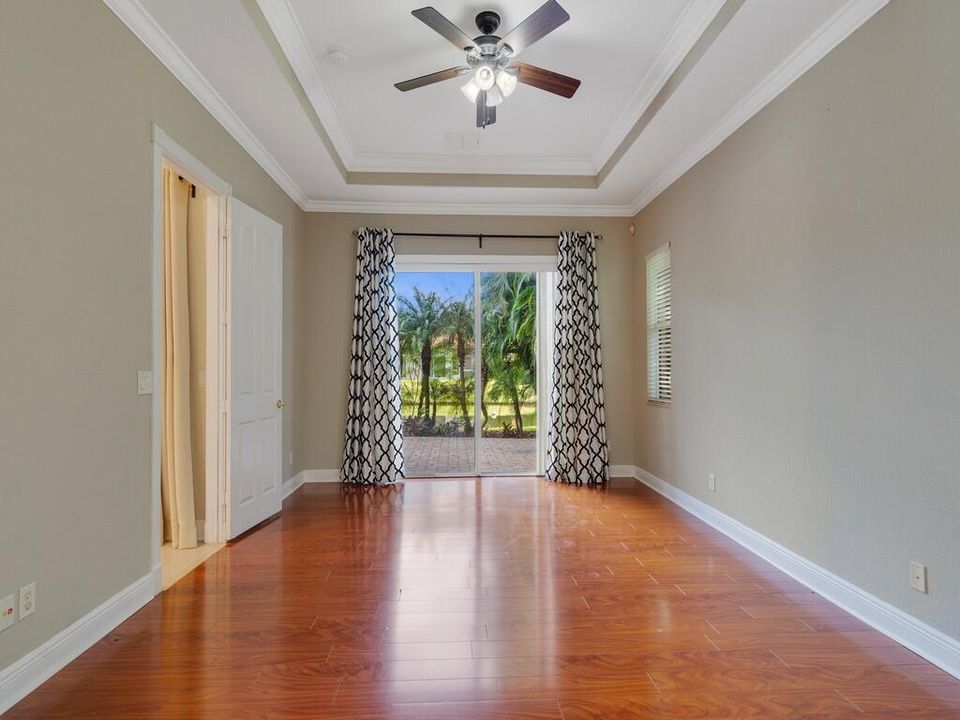 For Sale: $499,900 (3 beds, 3 baths, 2447 Square Feet)