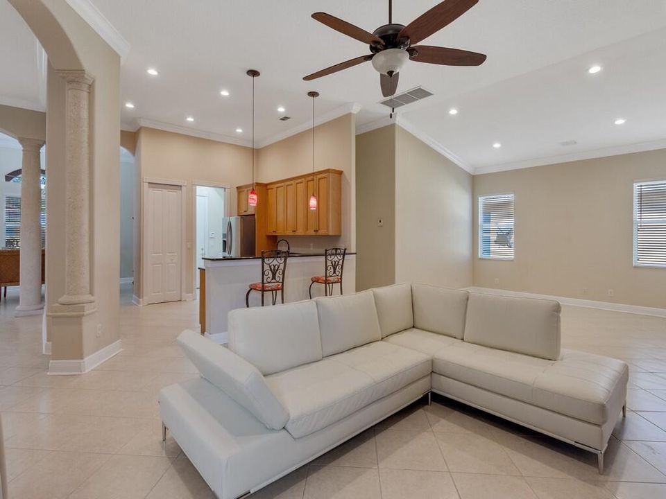 For Sale: $499,900 (3 beds, 3 baths, 2447 Square Feet)