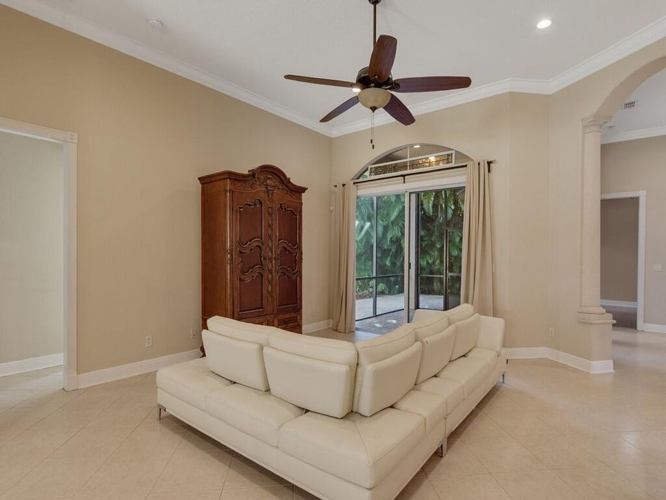 For Sale: $499,900 (3 beds, 3 baths, 2447 Square Feet)